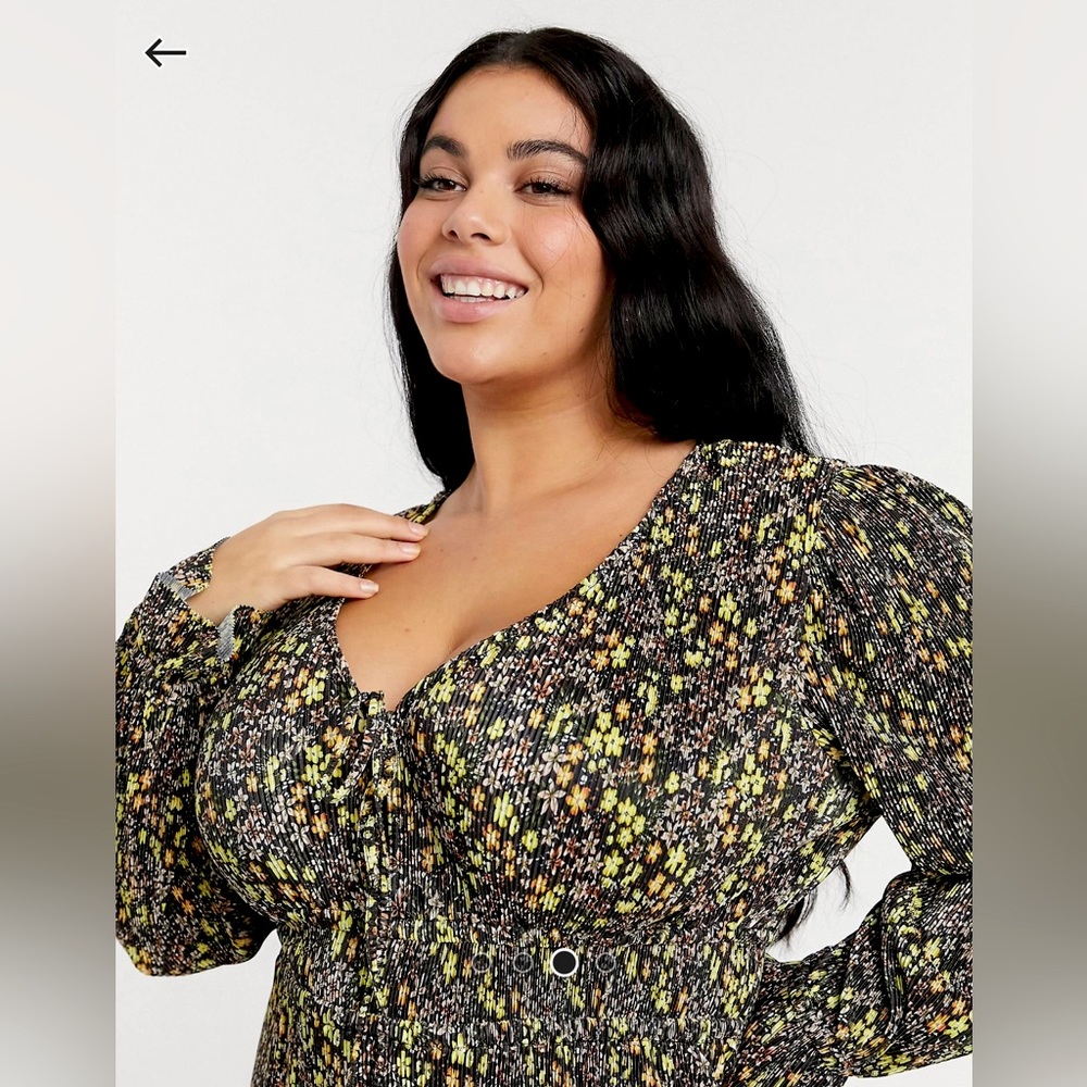 ASOS DESIGN Curve midi plisse v neck long sleeve dress in ditsy floral - Picture 2 of 7